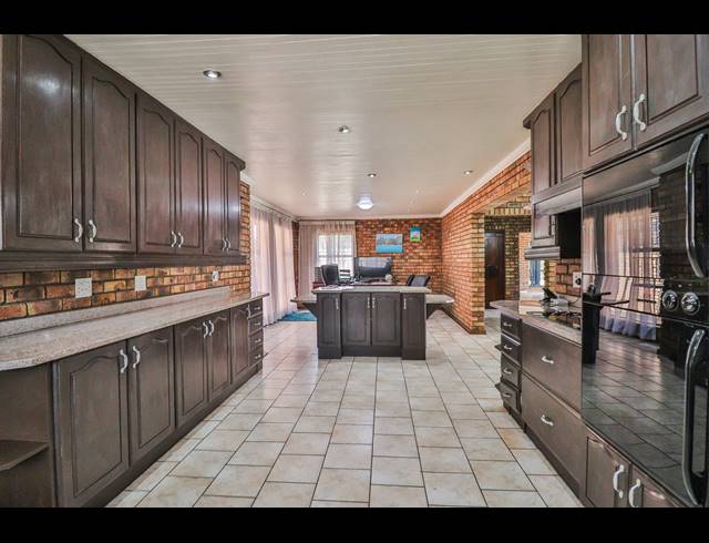 9 BEDROOM FREEHOLD FOR SALE IN RAVENSWOOD